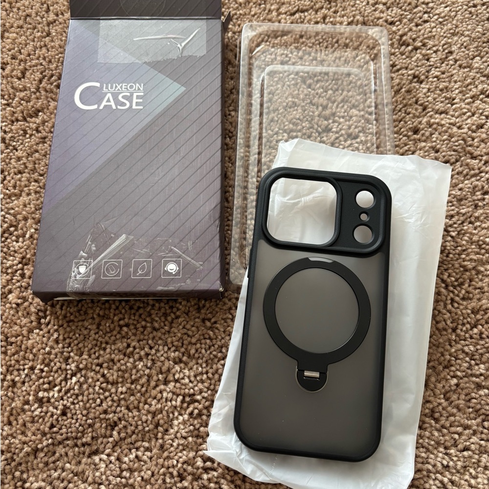 Luxe Black and Gray Phone Case with MagSafe